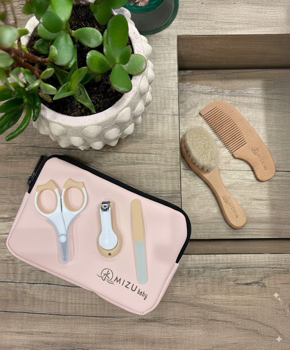 Mami Pure Set - Gift Set composto da: Pochette Rosa - Spazzola e pettine in legno -  Forbicine, Tagliaunghie e limetta in vetro biscotto